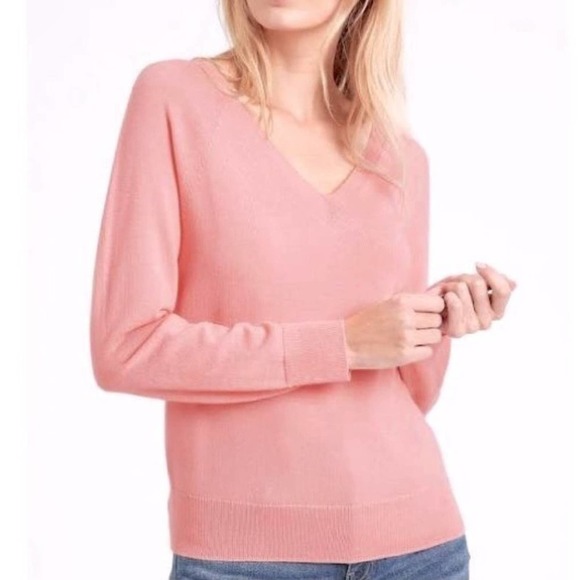 Banana Republic Factory Sweaters - Banana Republic Pink V-neck Sweater XS X-small